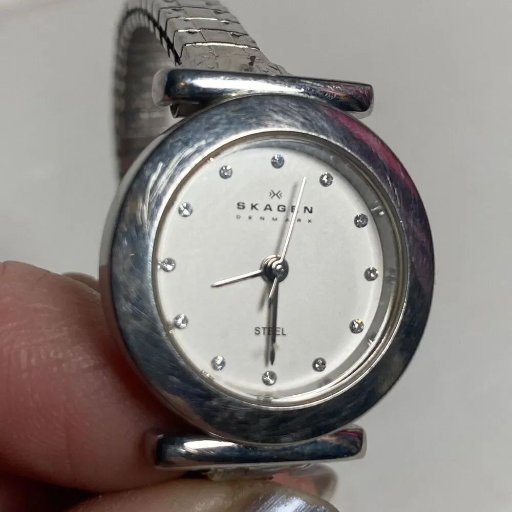 Skagen Denmark 107SSSD Stainless Steel Women’s Watch – Non Working for Parts